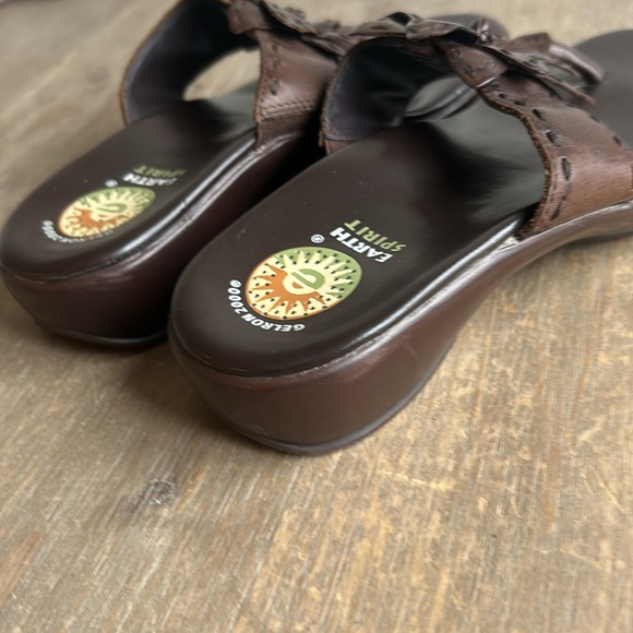 Earth Spirit Flip Flop Dark Brown Sandals with Flower Genuine Leather Size 6 - Picture 15 of 16